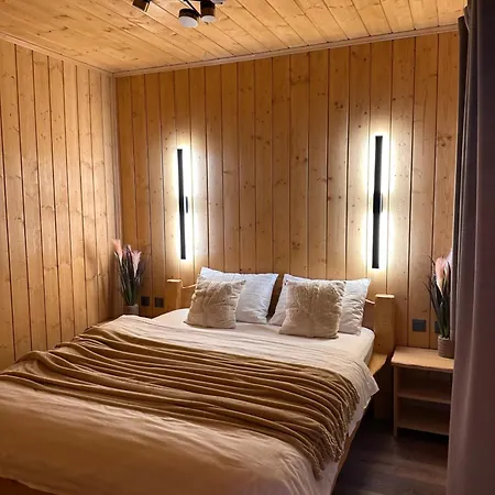 будинок для відпочинку з чаном джакузі Tysha Apartament *