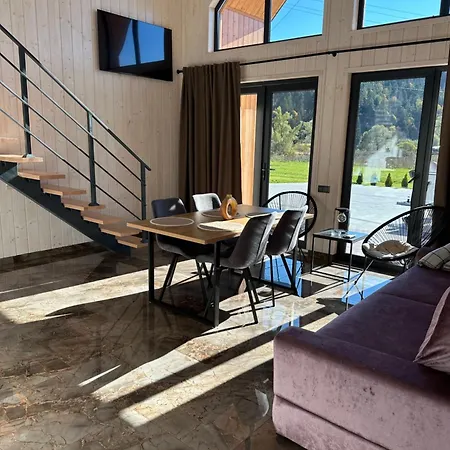 будинок для відпочинку з чаном джакузі Tysha Apartament