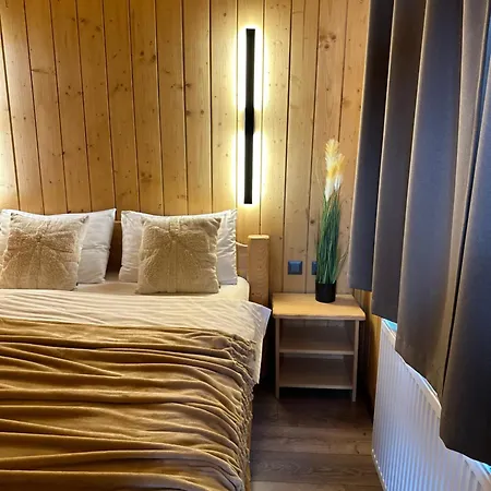 Apartament будинок для відпочинку з чаном джакузі Tysha *